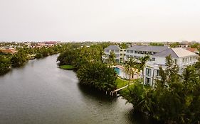 Moodhoian Riverside Resort & Spa